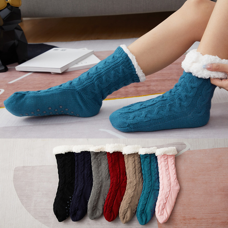 Foot Warmer Sleeps in Bed in Winter Covering Feet under Unplugged Office Table Warm Foot Warming Artifact