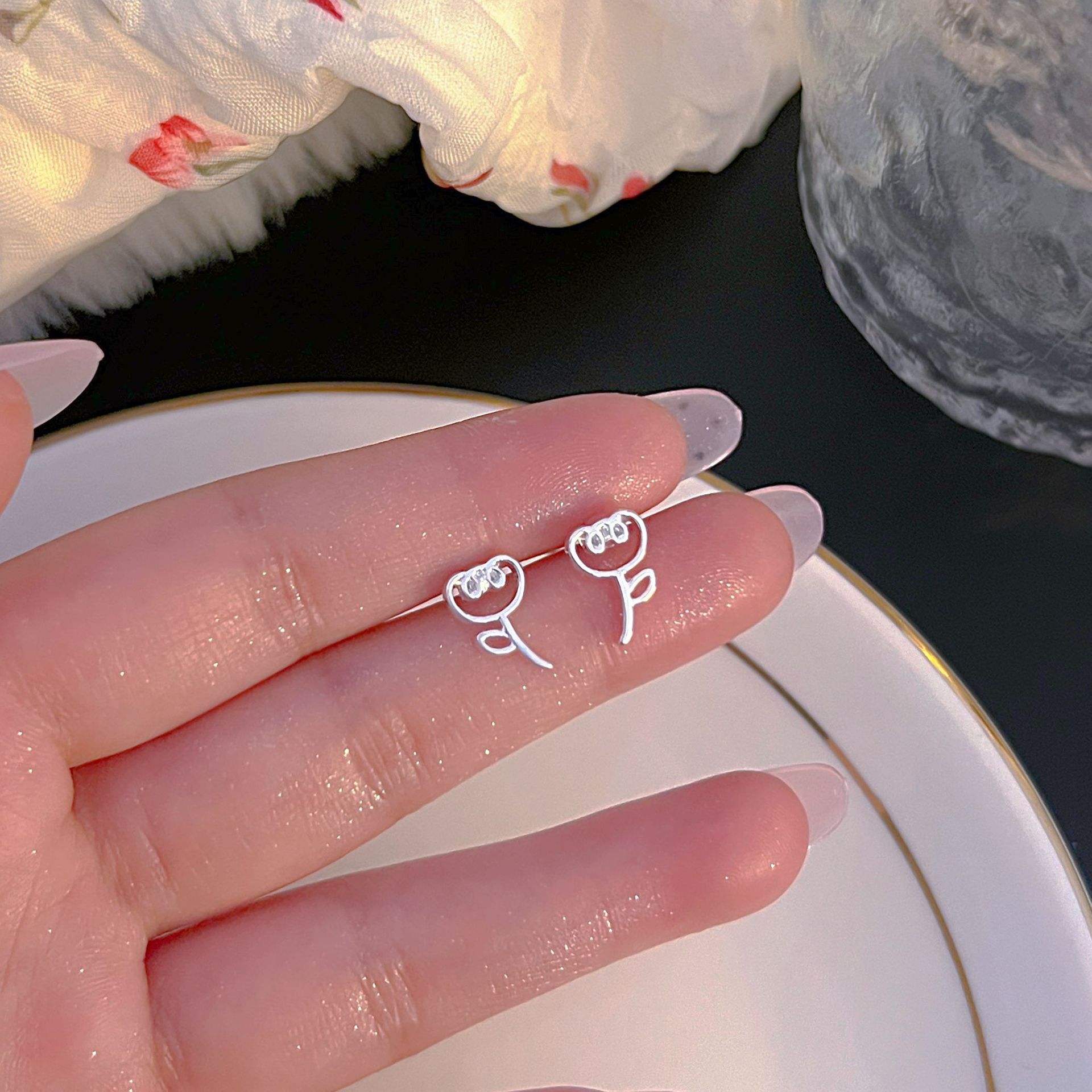 Kleine S999 Sterlingsilber Ohrlöcher Pflege-Ohrstecker Damen 2025 neue Kollektion Trend vielseitige Ohrringe hochwertiges Ohrschmuck Großhandel