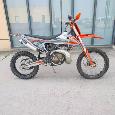 Off-Road Vehicle Parts Servo Motor: Motorcycle engine and accessories