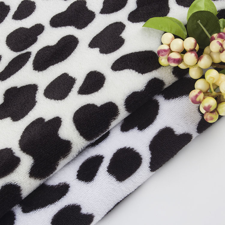 厂家直供 箱包鞋帽宠物服饰装饰品面料 双面漂白小奶牛印花法兰绒