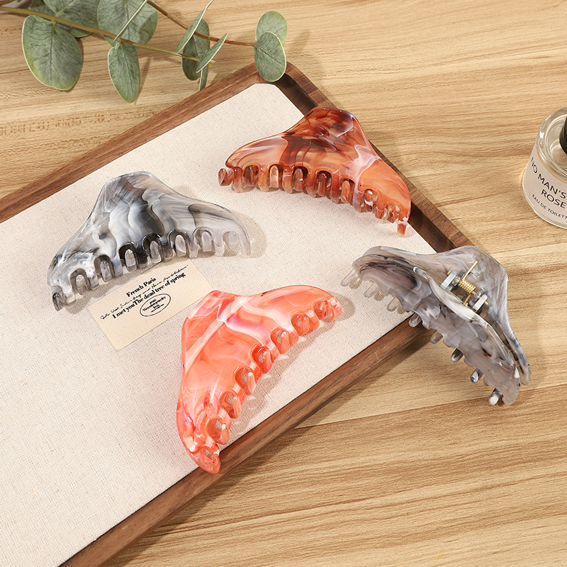 Design elegant crab pin