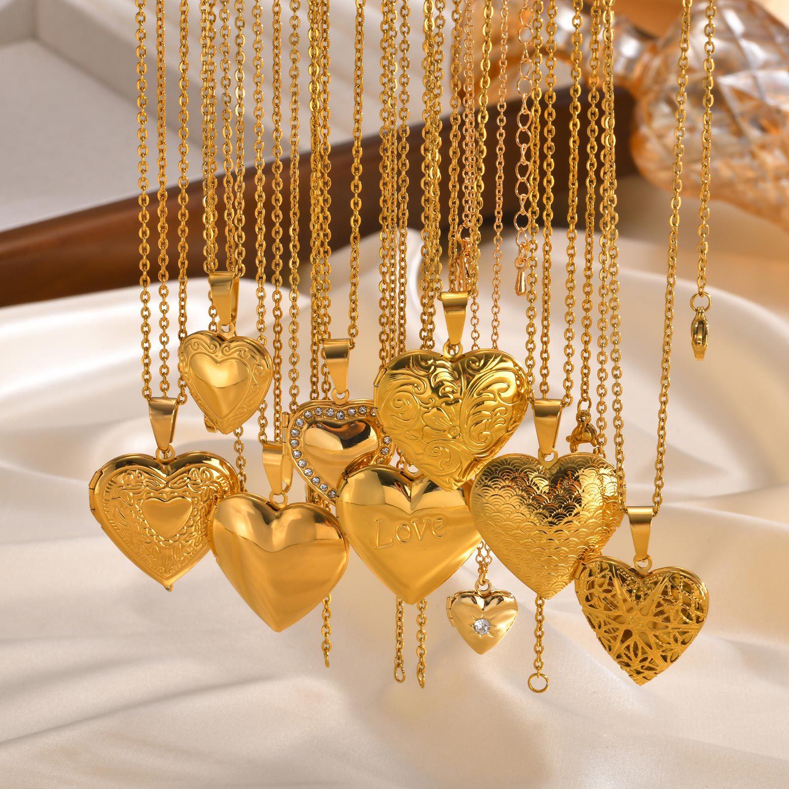 1 Piece Quantity Holiday, Daily, Selfie Occasion 1 Piece 201 Stainless Steel Heart Shape Locket Charms