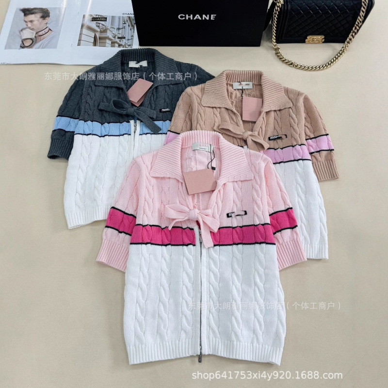 The High-End Version of m's 25 Early Autumn New Color-Blocked Knit Cardigan Has Great Texture and Is Easy to Put on and Take Off with Zipper Closure
