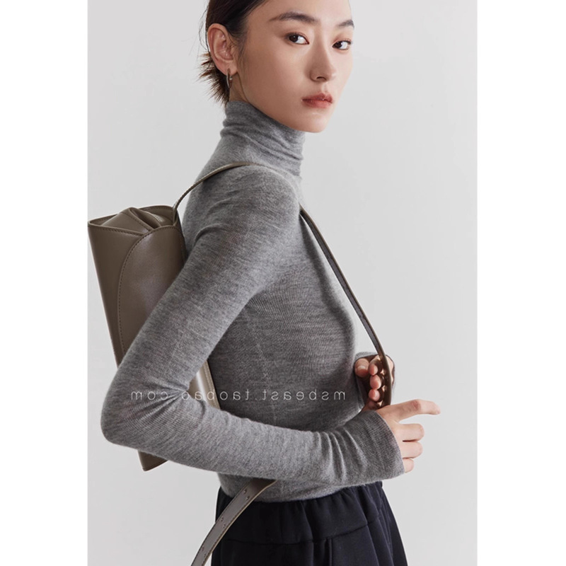 French-Style High-End Gray Turtleneck Knitted Base Shirt for Women, Autumn and Winter Slim Wool Inner Layer, Elegant and Stylish Top