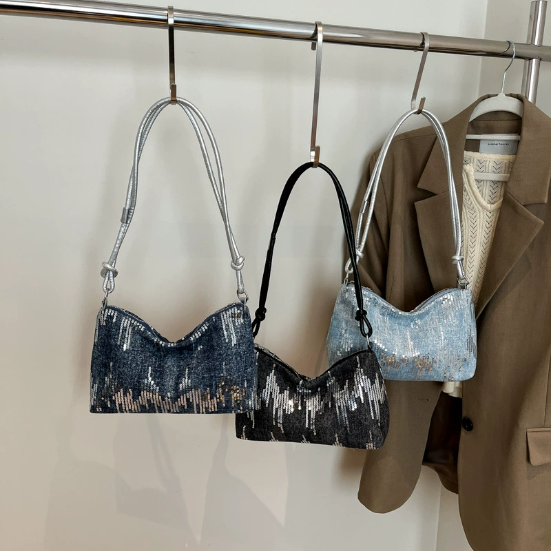 Capacious handheld one-shoulder bag for leisure, purse