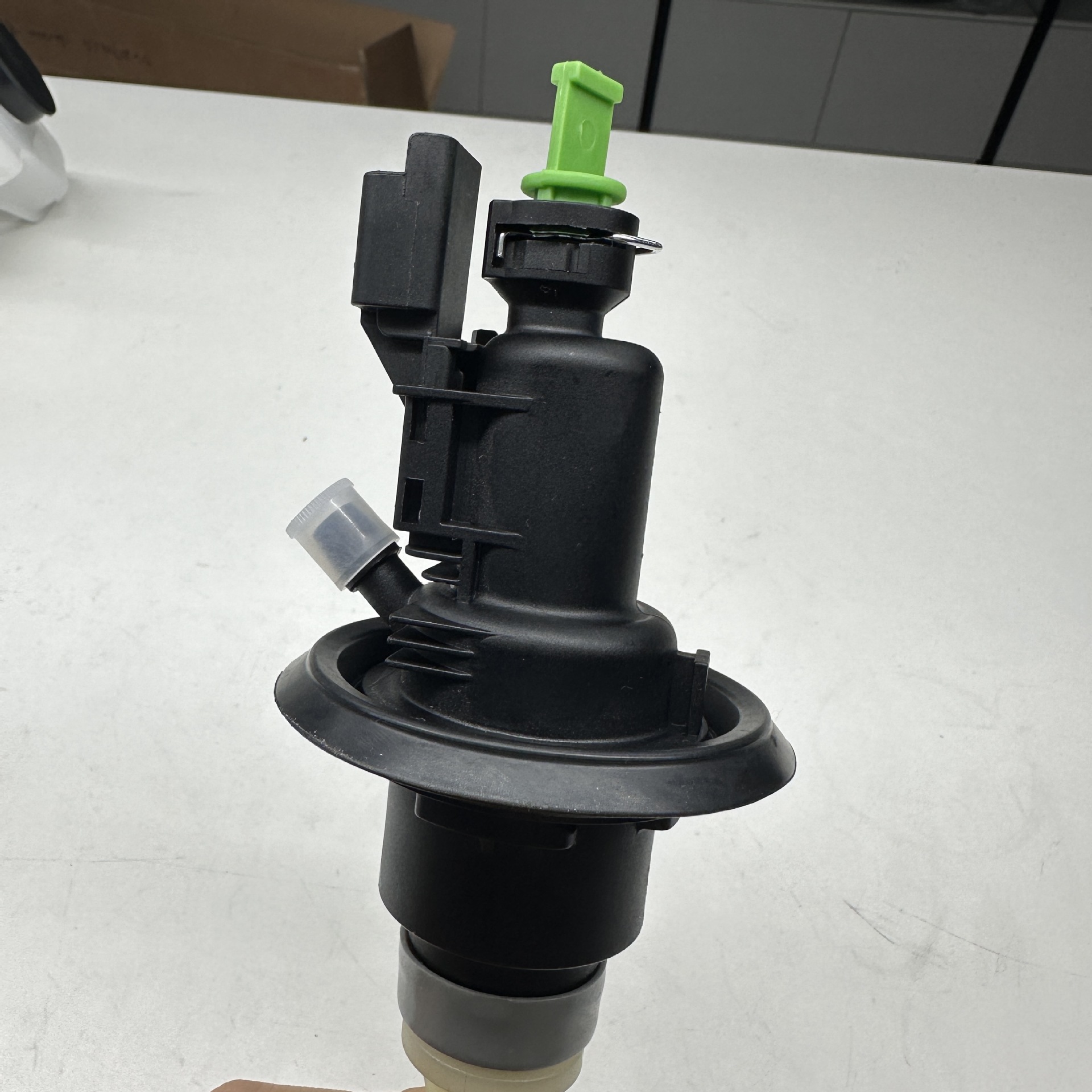 Suitable for Peugeot 308 Clutch Master Cylinder Valeo 9674259580 (3 Pins) 9674259680