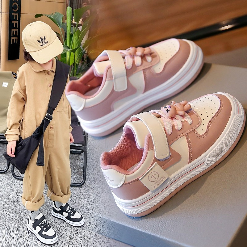 2023 Scarpe da cricket per bambini di inizio autunno Scarpe singole traspiranti basse bianche e nere per ragazzi e ragazze antiscivolo_voghion.com