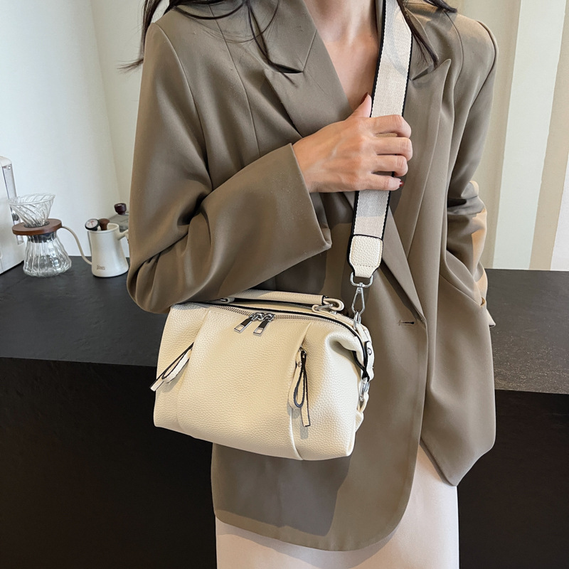 Cross-Border Boston Bag Women's Autumn and Winter Large-Capacity Handbag 2024 New Casual Work Shoulder Crossbody Bag