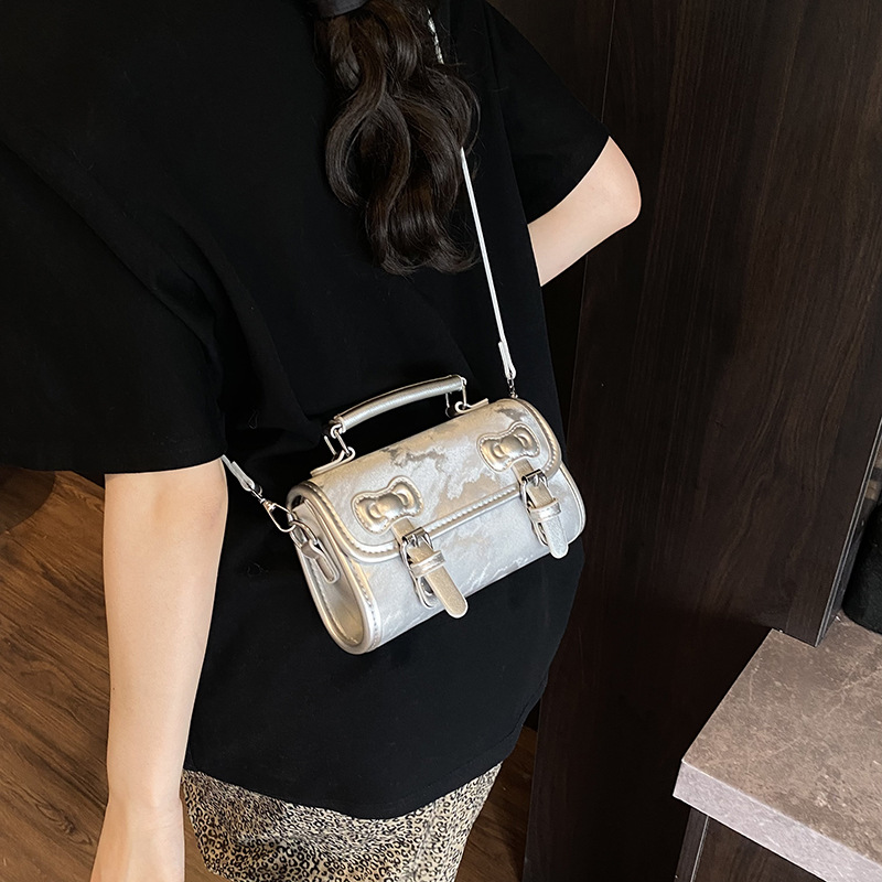 Summer Super Fire Hand lleva un pequeño bolso cuadrado femenino 2025 nuevo bolso de hombro con lazo de moda bolso de mensajero de estilo universitario de todo fósforo