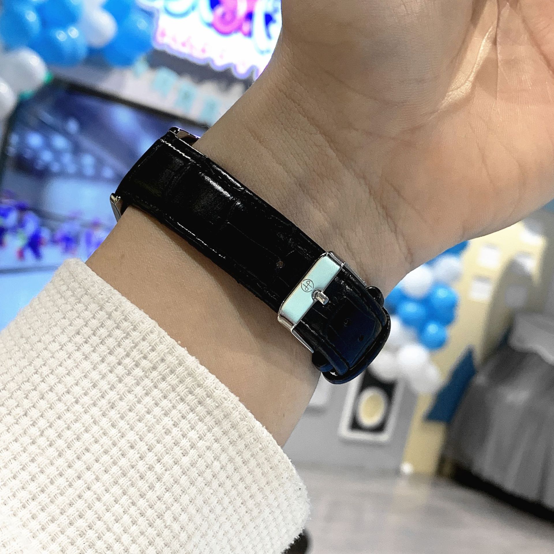 Douyin live broadcast popular men's high-quality stainless steel watches with good looks and cross-border e-commerce hosting and wholesale delivery_voghion.com