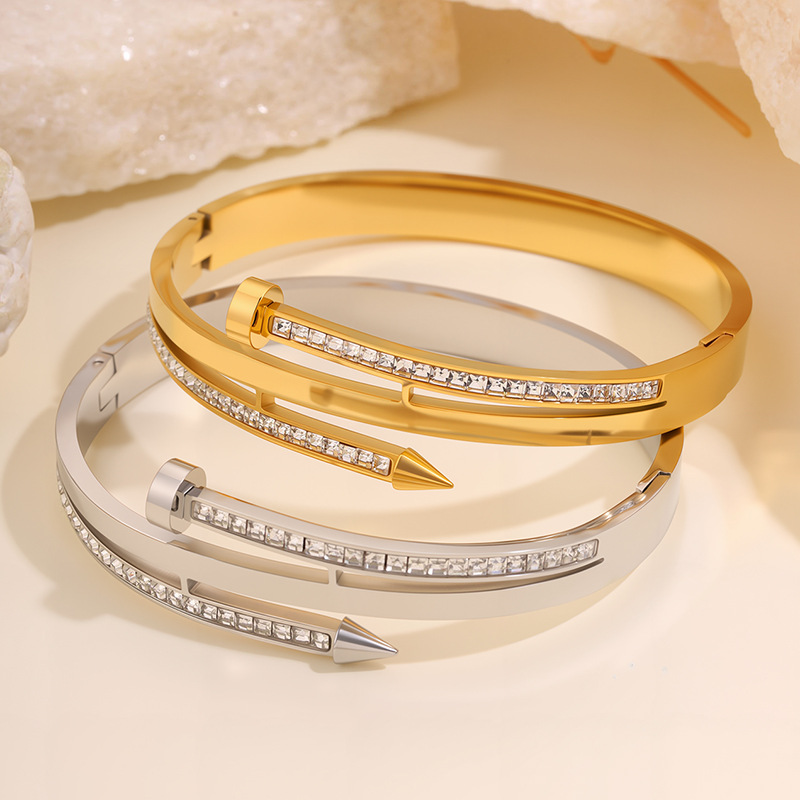 Pulsera de titanio con incrustaciones de diamantes para mujer, se puede usar en la ducha sin decolorarse, estilo europeo y americano, pulsera versátil de acero inoxidable para parejas. image 3