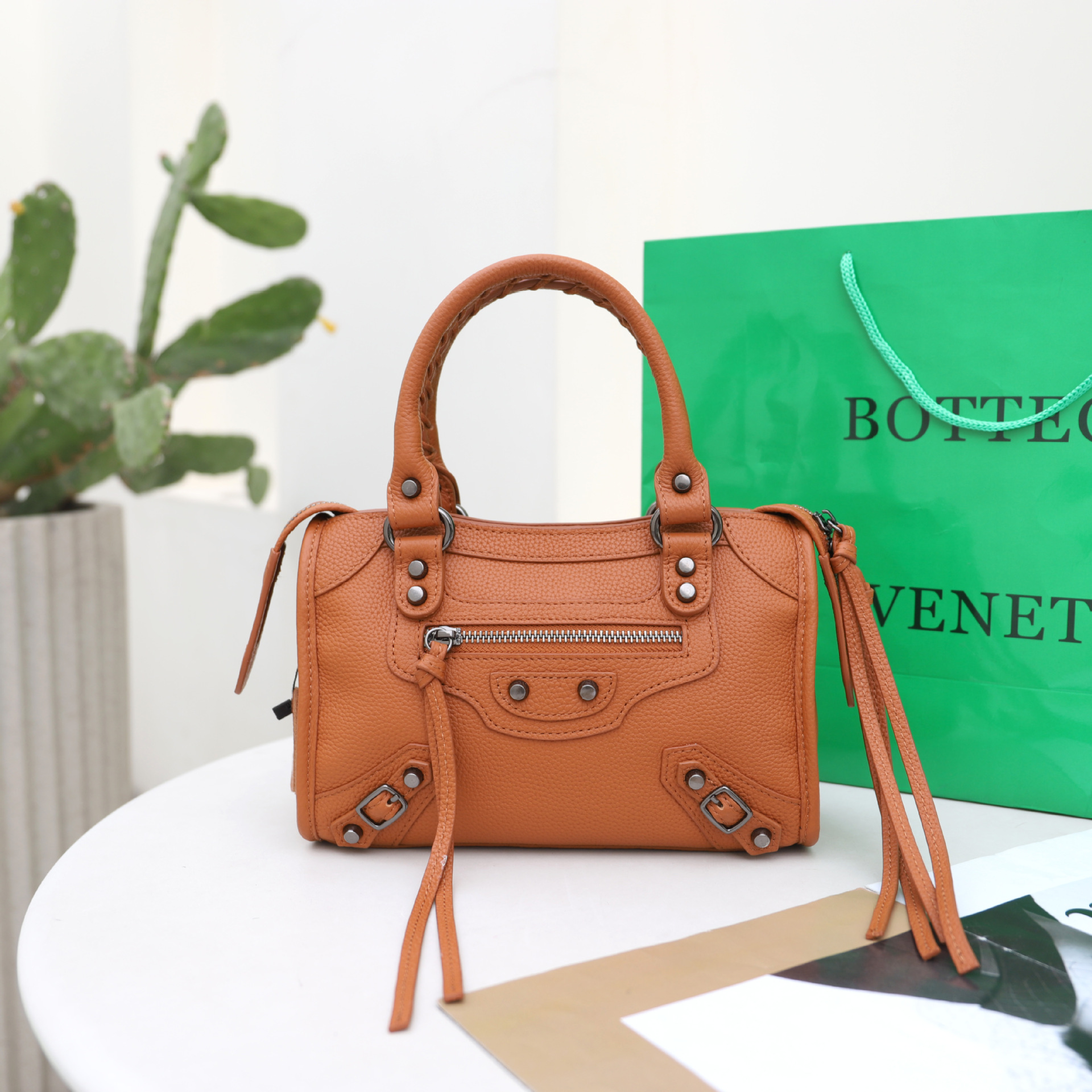 真皮包包女包2025新款潮复古百搭铆钉荔枝纹机车包女士斜挎手提包