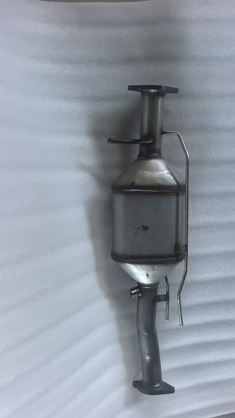 Supply of three-way catalytic converter suitable for Ford Kuga I2008-2012 2.0 TDI 100-103KW