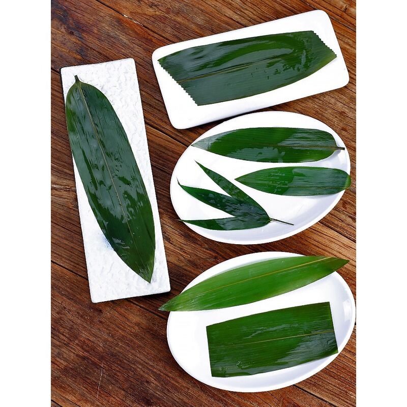 Japanese-Style Bamboo Leaf Sushi Garnish Decoration with Flowers and Plants for Hotel Seafood Platter Decoration Japanese-Style Bamboo Leaf Sushi Garnish Decoration with Flowers and Plants for Hotel Seafood Platter Decoration