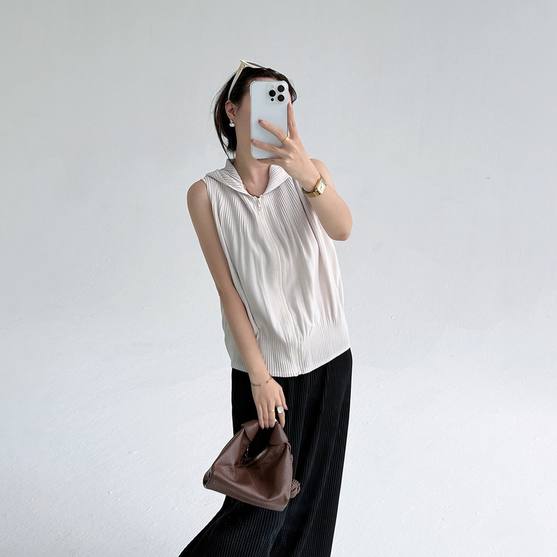 Miyake Hooded Vest New Style Zip-Up Cardigan for Women, Short High-End Layered Loose Sleeveless Pleated Jacket Top for Women Miyake Hooded Vest New Style Zip-Up Cardigan for Women, Short High-End Layered Loose Sleeveless Pleated Jacket Top for Women