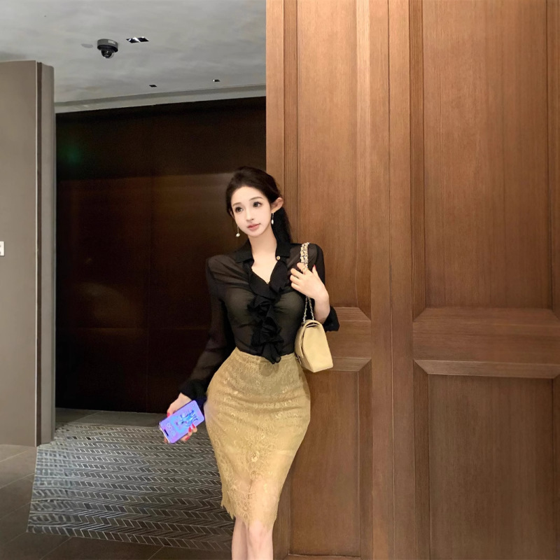 ハスの葉の縁の気質の襟の長袖のシフォンのシャツの女性の夏の修身は腰のシャツのお姉さんの薄い黒色の上着を収めます。|undefined