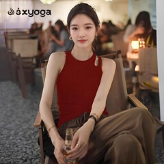 アンコラの赤いヨガの服のベストと胸のパッドの袖なしの上着のレトロな外は専門のプラティフィットネスの服の女性を着ます。