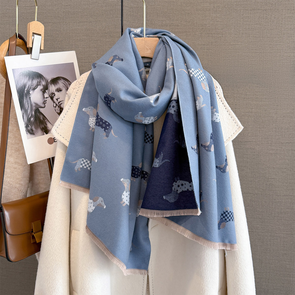 Neue Herbst-/Winterkollektion 2026: Kaschmirschal für Damen, hochwertiges Tragegefühl, luxuriöser, leichter Winter-Cape mit H-Logo, dicker und warmer Halsschmuck_voghion.com