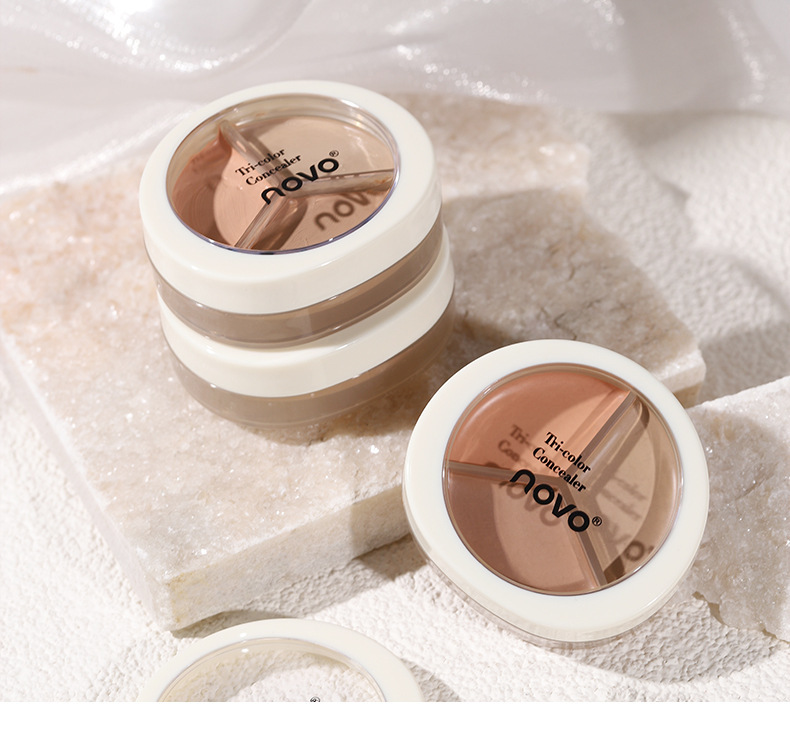 novo Pure and Light Three-Color Concealer Hydrates and moisturizes without powder clog, covering acne marks, spots and tear troughs. Concealer palette undefined