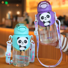 夏季儿童卡通吸管杯高颜值可爱小熊塑料杯便携带背带运动水壶批发
