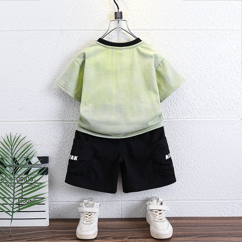 7207 Traje de manga corta para niños Camiseta con letras estampadas de verano para niños de estilo occidental Traje de dos piezas de la calle frita de verano 2025 marea