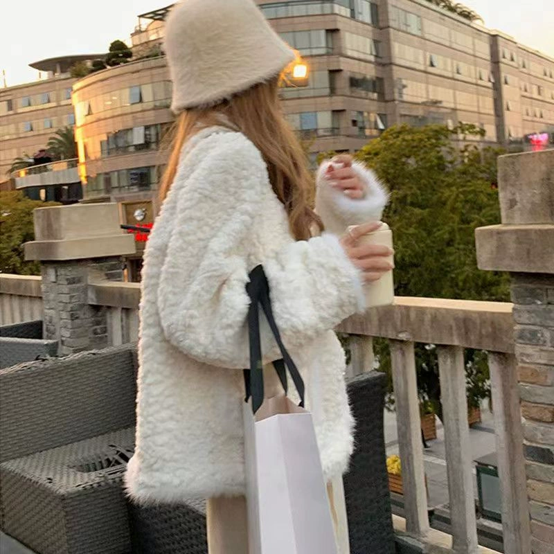 Демисезонная бархатная утеплённая куртка, стиль Chanel, коллекция 2023, оверсайз, свободный крой