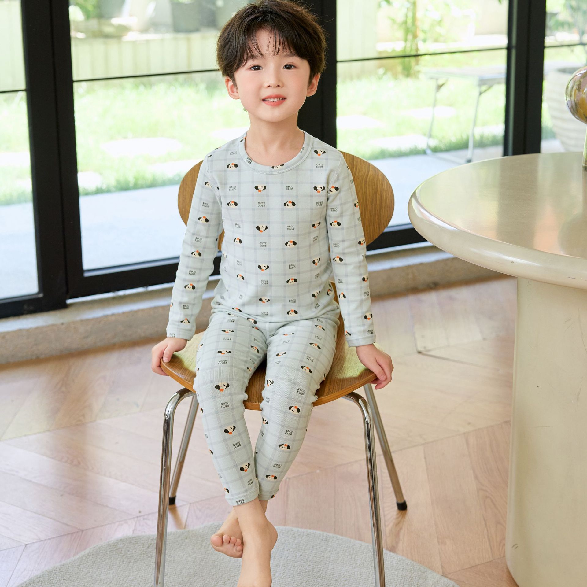 연한 녹색 체크무늬 개