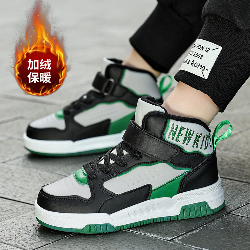 Invierno 2025 zapatos de skate casuales para niños zapatos de calentamiento coreanos de alto nivel de terciopelo para niños grandes zapatos deportivos al aire libre para niñas