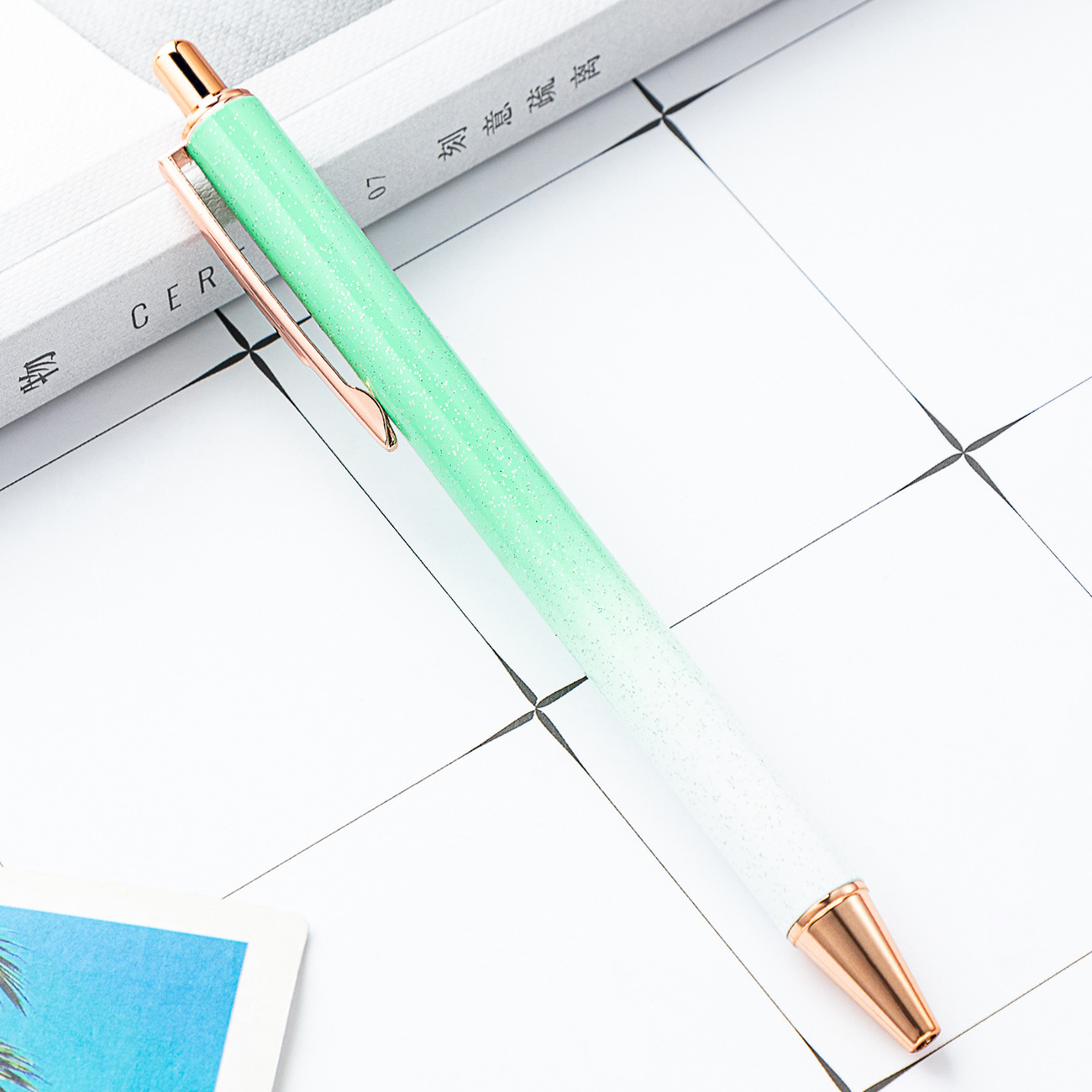 Nuevo bolígrafo de metal de alto valor facial, polvo flash creativo, bolígrafo de papelería de metal para estudiantes en stock