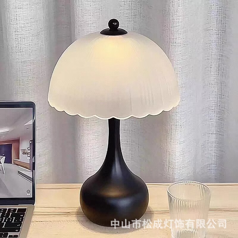 Nordic Ins Bedroom Bedside Lamp, Ambiance Lamp, Wedding American Retro Mushroom Table Lamp, Dimmable Ambiance Feel