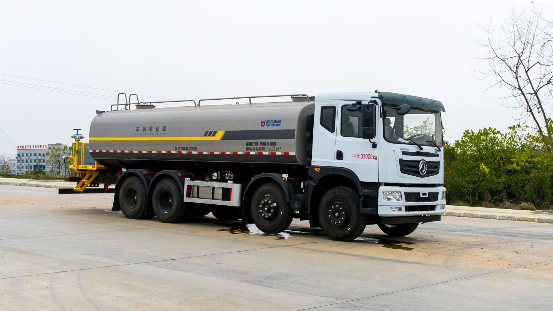 25 Square Dongfeng Huashen Sprinkler Truck, Transport Water, Road Sprinkling, Landscaping Spraying Truck