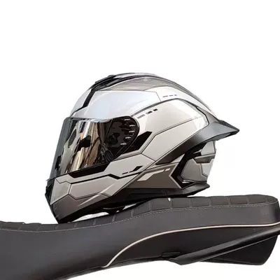 Dəbilqə (Kaska) aksesuarları — spoiler, Bluetooth slot, safety features