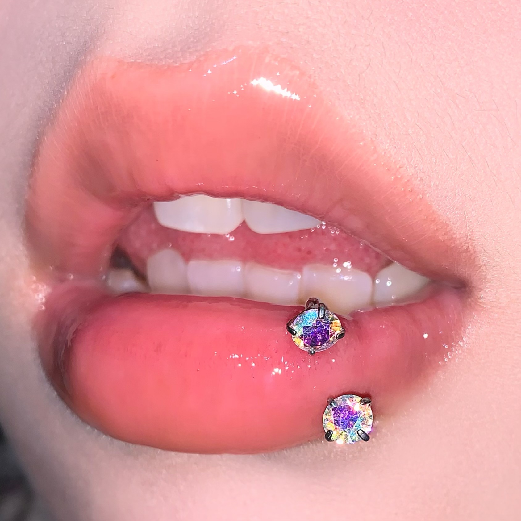 Flash Bright Stone Lip Ring Steel Titanium Inner Thread Horseshoe C Ring Lip Piercing Jewelry for Women detail image 12