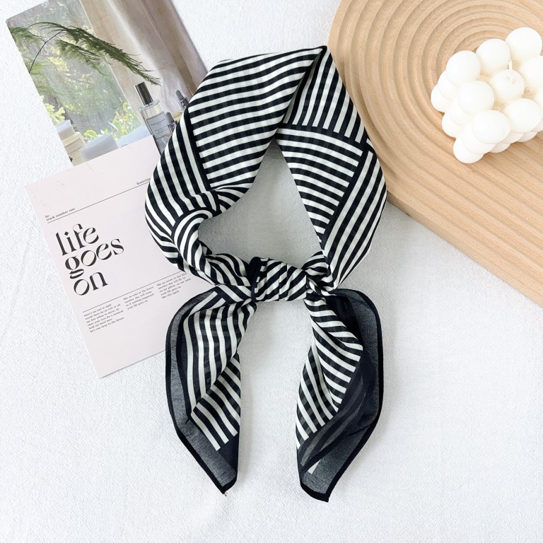 Bufanda cuadrada pequeña a rayas francesas en blanco y negro, bufanda de seda, estilo fino de primavera y verano femenino, temperamento de seda, moda literaria, camisa a juego, traje