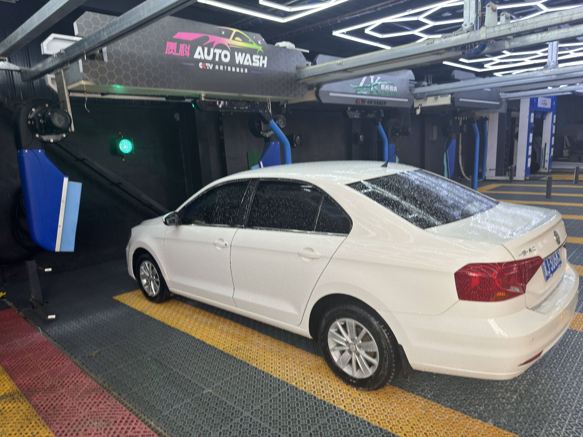 Manufacturers supply full-automatic car washing machine computer intelligent high-pressure foam non-contact commercial water wax air-dried and free of rubbing