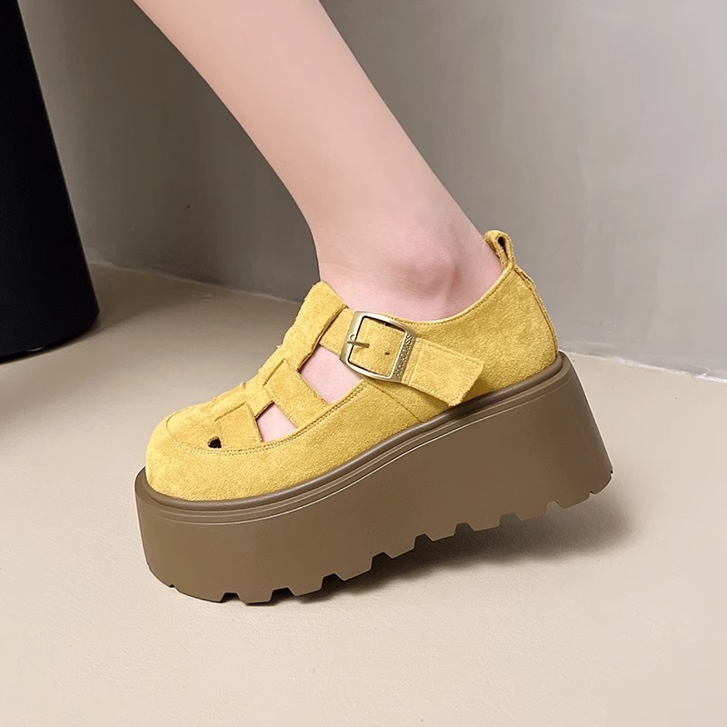 2025 verano nuevo estilo Baotou sandalias romanas mujer hueca pequeño tejido jaulas de cerdo zapatos retro de suela gruesa