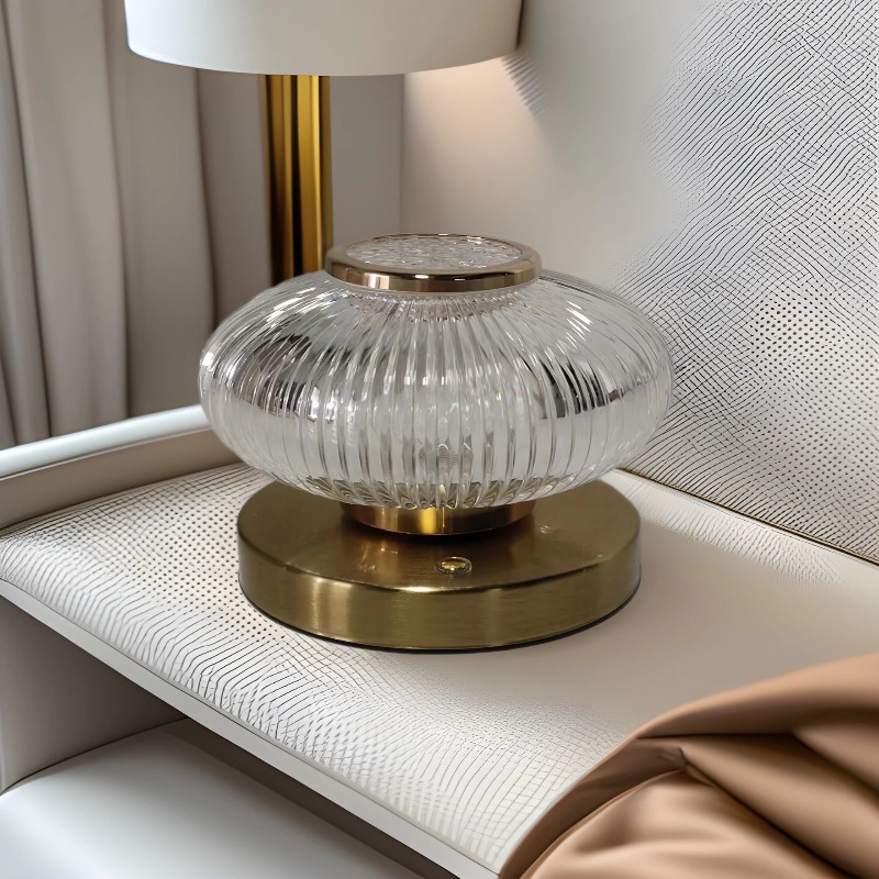 Moderna y sencilla lámpara de mesa pequeña de vidrio lámpara de noche de lujo ligero nórdico decoración retro personalidad lámpara de escritorio de dormitorio creativa
