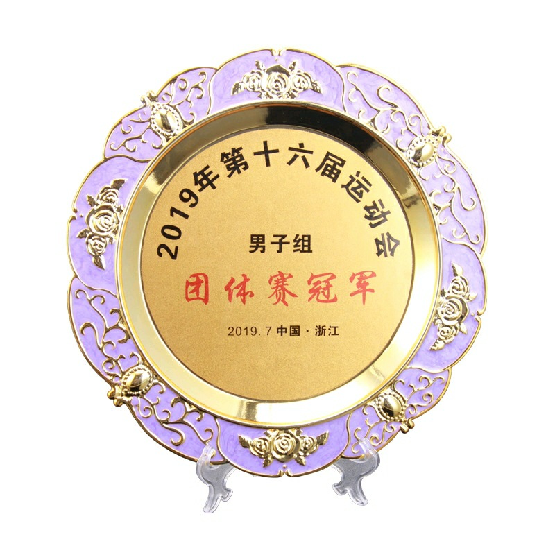Fabricante de placas de premio metálicas, placas conmemorativas clásicas con diseño de flor de ciruelo, producción para reuniones anuales y eventos deportivos, venta al por mayor de exquisitas aleaciones de hierro artístico.