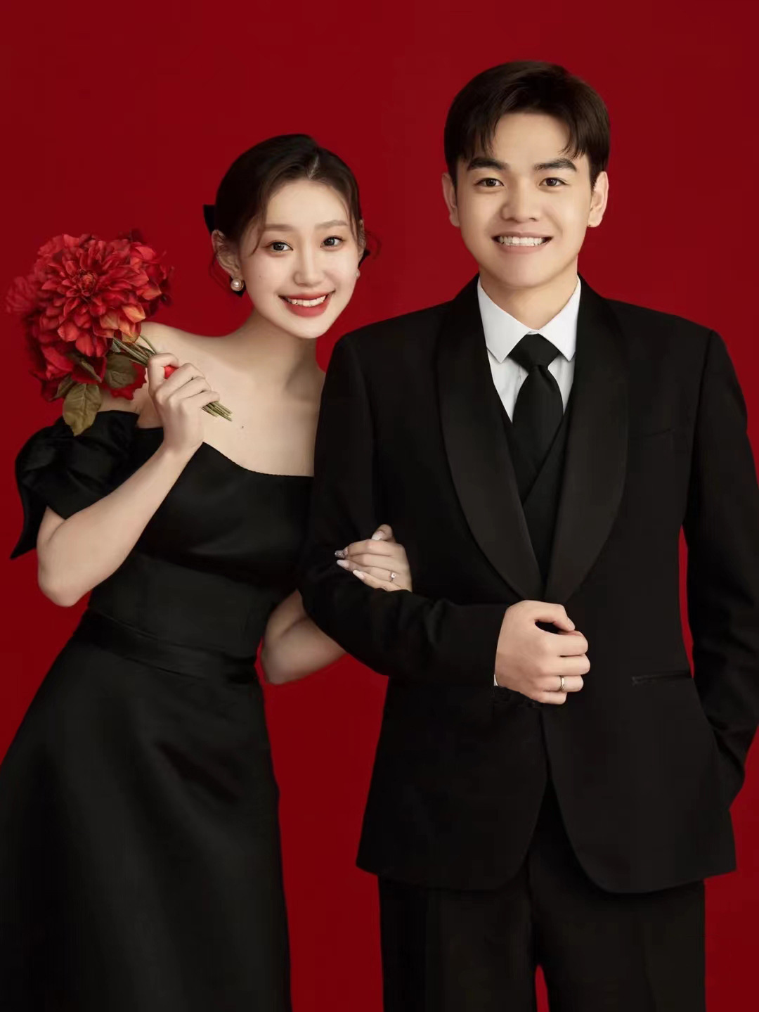 French Light Wedding Black Satin Hepburn Style Studio Theme Couple Photo Bowknot Marriage Registration Small Dress_ecoleips.com