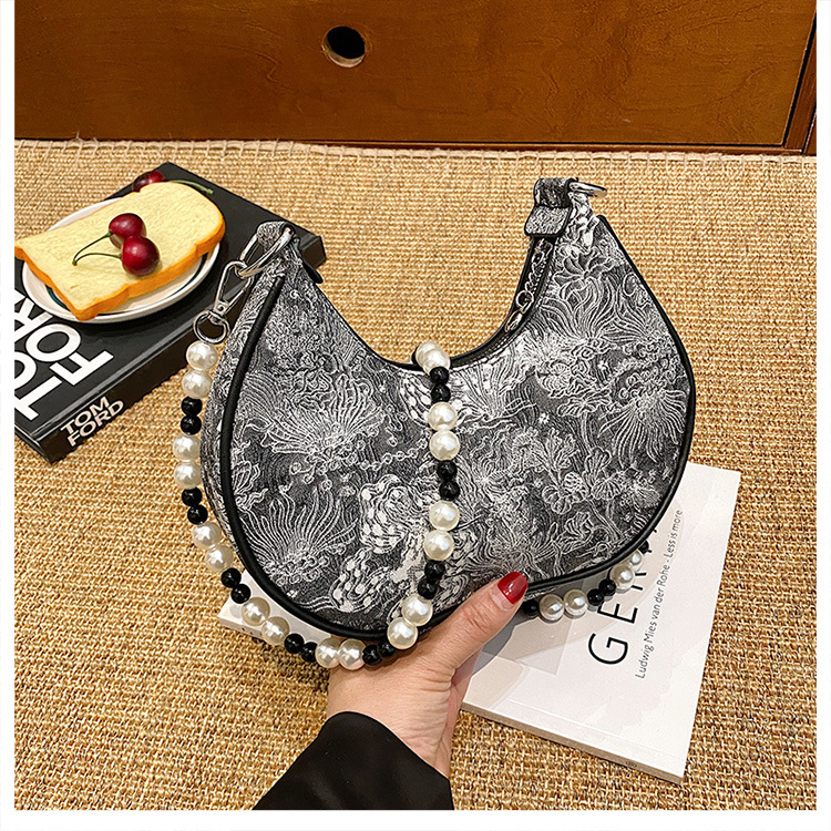 Women's Small Pu Leather Plaid Flower Streetwear Dumpling Shape Zipper Underarm Bag display picture 3