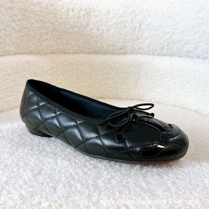 검은색 활 [빨간색 바닥]