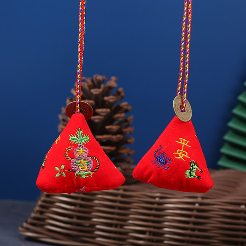 Traditional Dragon Boat Festival mugwort scented pouch with five poisons for peace, peace powder mosquito-repelling incense bag hanging ornament Yiwu small commodity wholesale