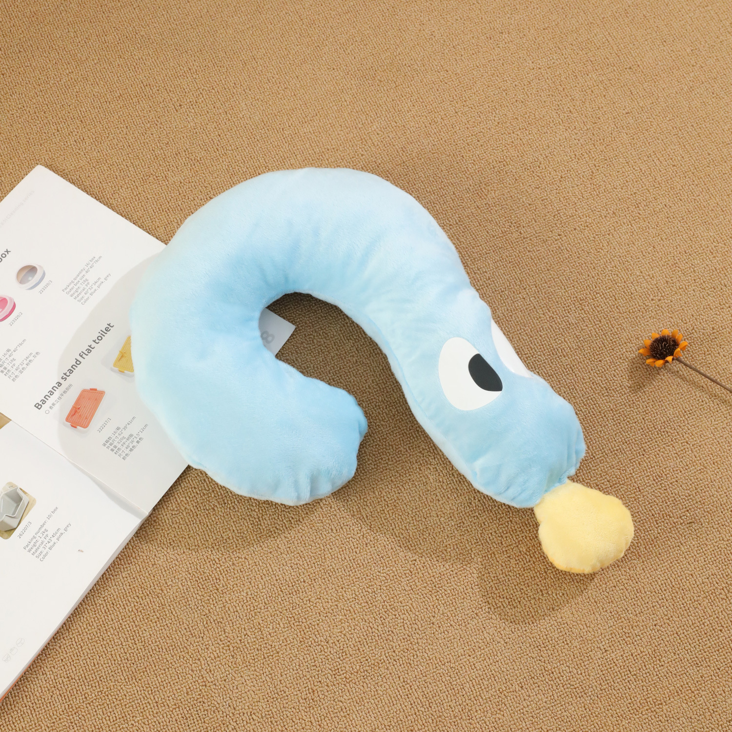 Fabricantes al por mayor de ojos grandes signo de interrogación almohada de felpa para mascotas otoño e invierno nuevo estilo perro cálido perrera caseta para gatos taotao mascota