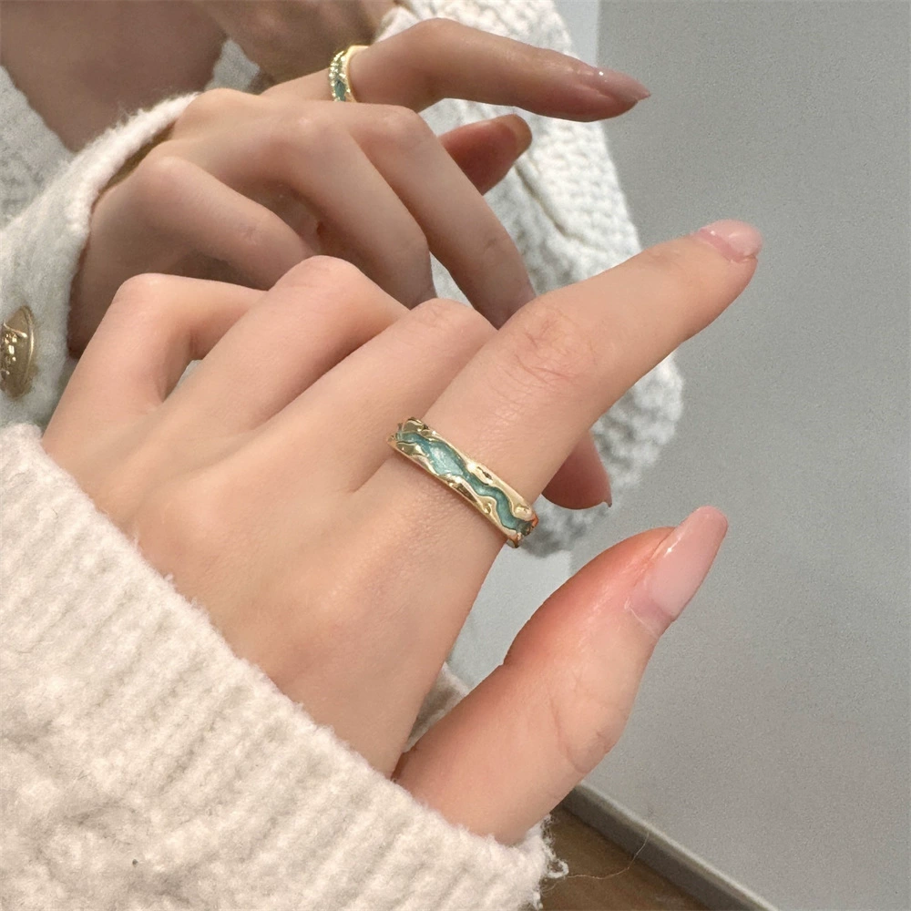 Кольцо, эмалированное маленькое изображение бабочки, западный стиль, золотистый оттенок, деликатный размер