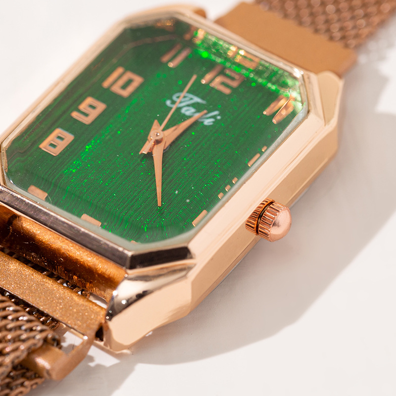New Trendy and Minimalist Digital Time Classic Alloy Magnet Buckle Quartz Women's Watch_voghion.com