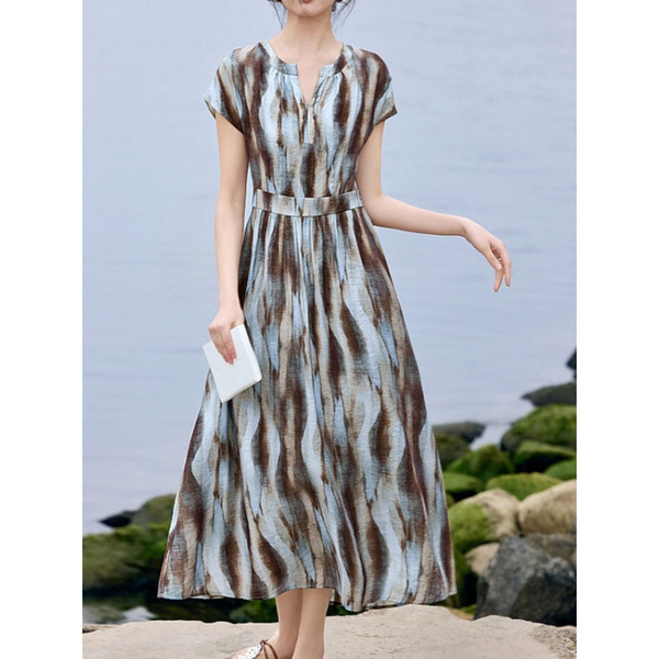The new flowing and elegant smudge printed V-neck dress for Xiaowu…