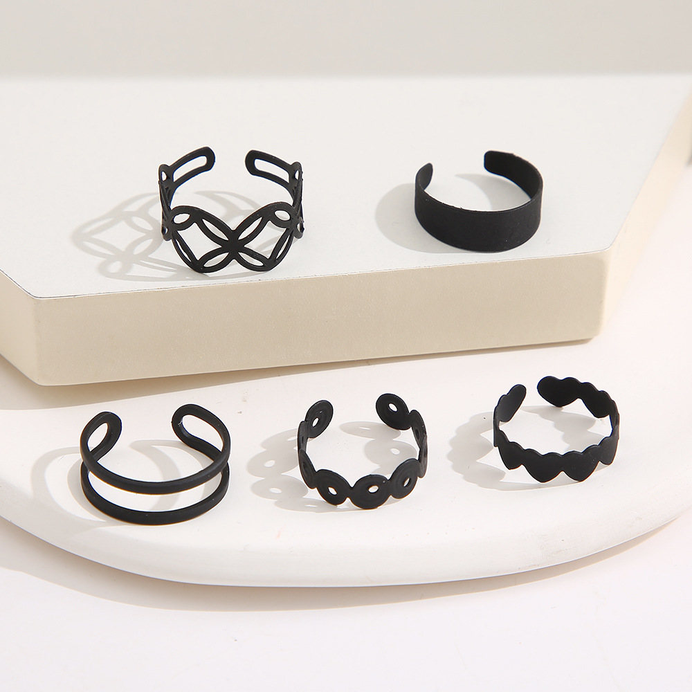 new heart-shaped female hollow black geometric alloy ring 5-piece set