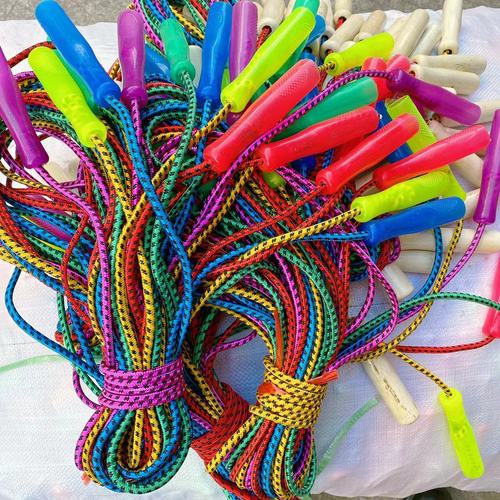 Cotton rope skipping sports fitness equipment children's skipping rope student competitive toys wooden handle plastic skipping rope 2 yuan