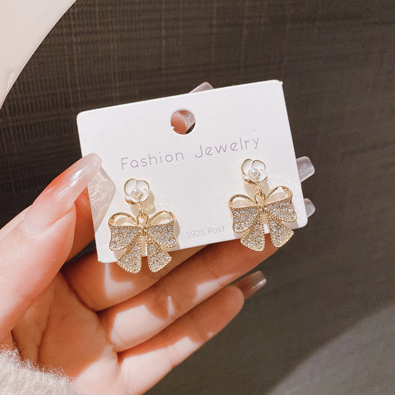 1 Paar Elegant Einfacher Stil Blume Bogenknoten Überzug Inlay Legierung Künstliche Perlen Strasssteine Tropfenohrringe display picture 2