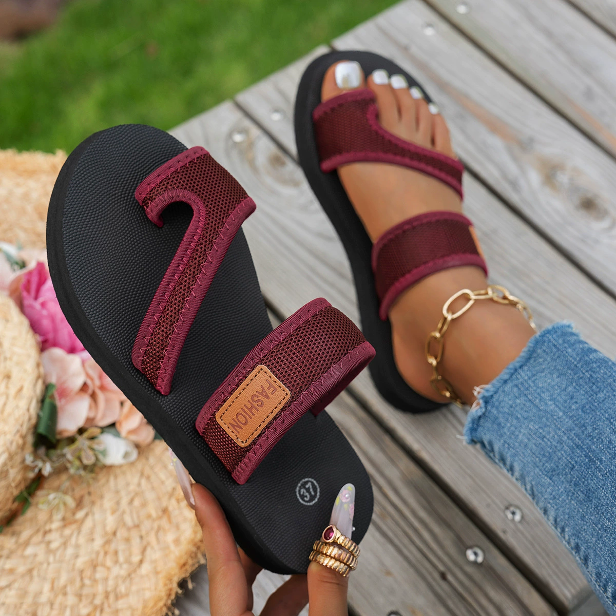 Новые летние женские шлепанцы большого размера на плоской подошве, удобные и дышащие пляжные тапочки в европейском и американском стиле для женщин, легкий поролон